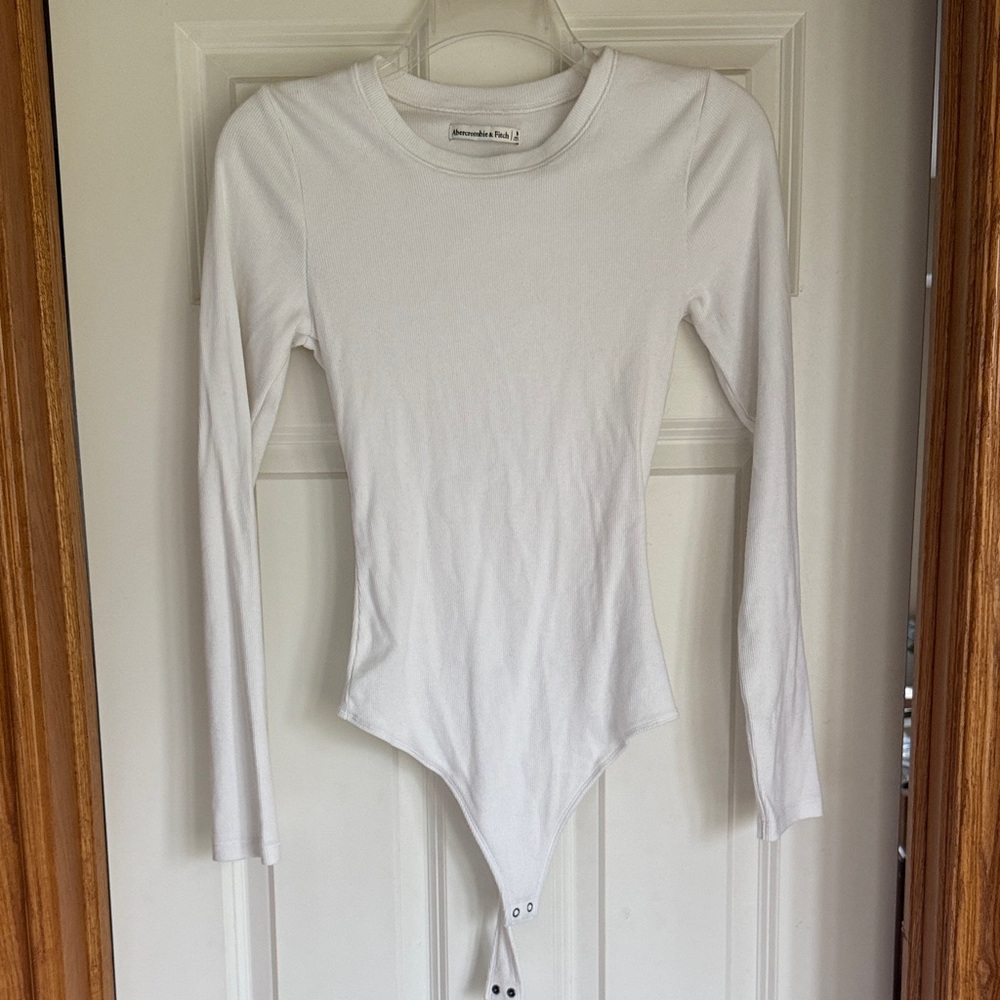 Abercrombie & Fitch White ribbed Long-Sleeve Bodysuit